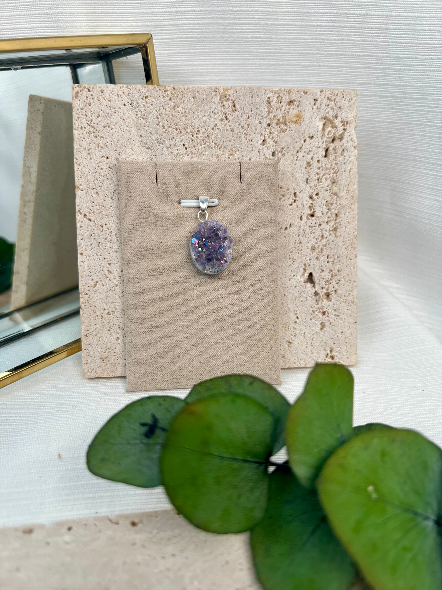 Regenbogen-Amethyst Aura